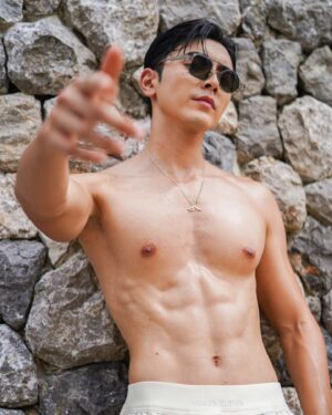 Nawasch Phupantachsee Instagram - ช่วงนี้อากาศมันร้อนนะ🫣🔥🌞