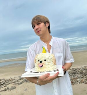 Nawat Phumphothingam Instagram - อุแว้ อุแว้ 29 แล้วฮะะ! 🎂🐶🍼