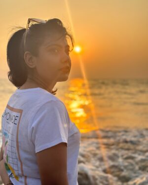 Nayana Elza Instagram - 🌞 
.
.
.
.
.
.
.
.
.
.
.
.
#sunset #beach #beachlife #june #waves #beachgirl #sand #beachvibes