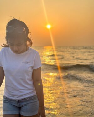 Nayana Elza Instagram - 🌞 
.
.
.
.
.
.
.
.
.
.
.
.
#sunset #beach #beachlife #june #waves #beachgirl #sand #beachvibes