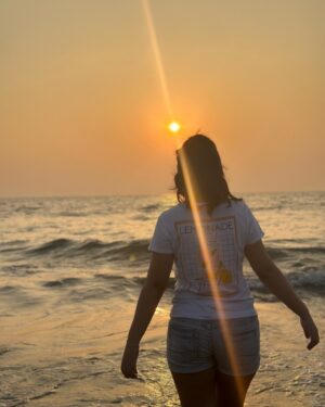 Nayana Elza Instagram - 🌞 
.
.
.
.
.
.
.
.
.
.
.
.
#sunset #beach #beachlife #june #waves #beachgirl #sand #beachvibes