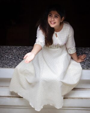 Nayana Elza Instagram - ഓണം 🌸🌸

Introducing the 'Offwhite Kasavu Umbrellacut Dress' from Rasa Collection by @byhand.in - a masterpiece of traditional elegance.

This exquisite piece features hand-embroidered Dashapushpam (Muyal Cheviyan)

.
Attire @byhand.in 
📸 @svadrishti 
Shoot direction @katha_stories 
MUA @shimmerwith_sara_mua 
.
.
.
.
.
.
.
.
.
.
#onam2024 #floralkurtha #shoot #onamattire #onam #festivalwear #kasavu #dashapushpam #muyalcheviyan #traditionalelegance