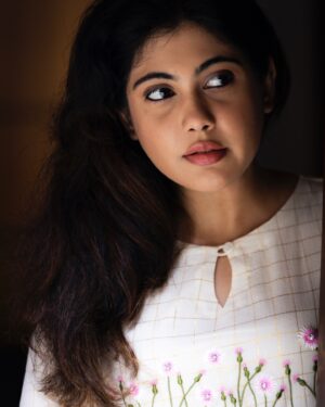 Nayana Elza Instagram - ഓണം 🌸🌸

Introducing the 'Offwhite Kasavu Umbrellacut Dress' from Rasa Collection by @byhand.in - a masterpiece of traditional elegance.

This exquisite piece features hand-embroidered Dashapushpam (Muyal Cheviyan)

.
Attire @byhand.in 
📸 @svadrishti 
Shoot direction @katha_stories 
MUA @shimmerwith_sara_mua 
.
.
.
.
.
.
.
.
.
.
#onam2024 #floralkurtha #shoot #onamattire #onam #festivalwear #kasavu #dashapushpam #muyalcheviyan #traditionalelegance
