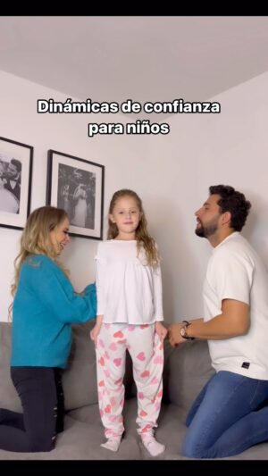Naydelin Navarrete Instagram - Creen que con este ejercicio pueda confiar ? 

#confianza #dinamica #ejerciciodeconfianza #humor #comdy #comdia