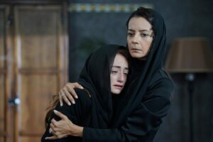 Nazlı Bulum Instagram - @dizikaderbaglari az sonra final bölümüyle @foxturkiye ‘de. Ekip arkadaşlarımı çok sevdim🥹. Tekrar karşılaşmak üzere. Her şey için teşekkürler. Hoşçakal Aliye 👋
@benalce ❤️ @aslikiziltug ❤️

@zzegraphy 📷