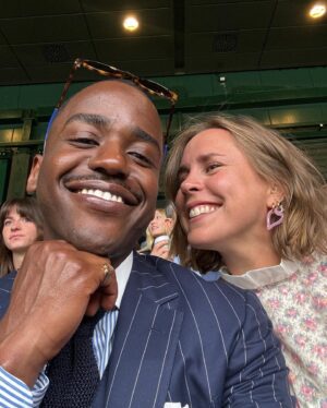 Ncuti Gatwa Instagram - Brilliant tennis. Brilliant company 🎾

Thank you @ralphlauren x @britishvogue 

And shout out to my Wimbledon partner in crime @emilybilverstone1 …Silly (me) and Billy strike again … what a treat of a day 🍓 😌

Hair @chris7_okonta 
Wearing @poloralphlauren 
Styled by @felicitykay ❤️