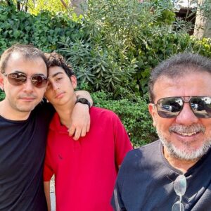 Nebil Özgentürk Instagram - Evlatlarla..

Kaan DOĞA ve Arın GÜNEY 'le...

Hollanda'dan geldi Kaan, hasret giderdik.. 

Arın'la, Kaan'la, karada ve denizaltında güzel anlara uzandık.. 

@kaandogaozgenturk @aringuney3 @nehir_o.o