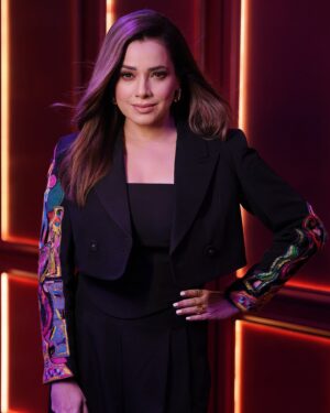 Neelam Kothari Instagram - 💗🤍🩷🤍💗

Styling : @stylebysugandhasood
Outfit : @minisondhiofficial
📸: @deepikasdeepclicks 
Makeup: @mitavaswani
Hair: @thakuramit190
