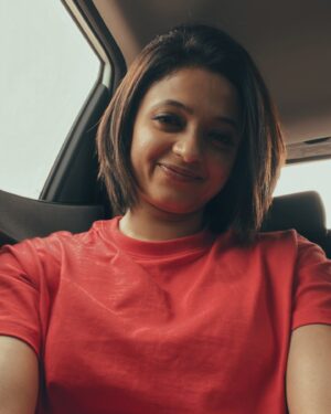 Neeta Pillai Instagram - ..the lil-red-traffic-hit-cab-ride-capture..🌹

#justlikethat #random #selfie