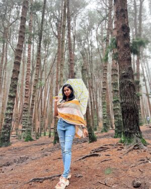 Neha Chowdary Endluri Instagram - Is anyone else hearing “subhashuuuu” or is it just me ? 🤪 #swipe

#neha_nani #nehachowdary #kodaikanal #gunacaves