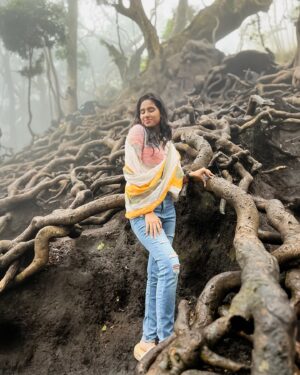 Neha Chowdary Endluri Instagram - Is anyone else hearing “subhashuuuu” or is it just me ? 🤪 #swipe

#neha_nani #nehachowdary #kodaikanal #gunacaves