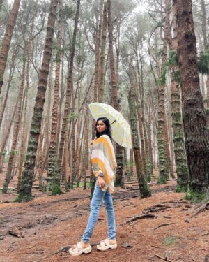 Neha Chowdary Endluri Instagram - Is anyone else hearing “subhashuuuu” or is it just me ? 🤪 #swipe

#neha_nani #nehachowdary #kodaikanal #gunacaves