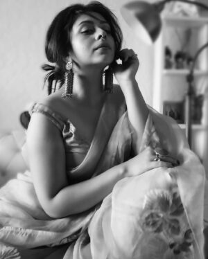 Neha Sargam Instagram - 💌
.
.
.
.
Buri nazar se matt dekho!! 🫶🏻😄🧸
