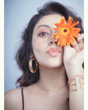 Neha Sargam Instagram - Laal phool, Peela phool, Mirzapur fans wonderphool♥️
🧸 pyar!!
One 🫶🏻
.
.
.

@yehhaimirzapur @primevideoin @excelmovies @castingbay 
#mirzapur3 #salonibhabhi
