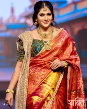 Neha Saxena Instagram - Gracing the runway our show stopper @nehasaxenaofficial ✨

𝐒𝐇𝐀𝐊𝐓𝐈 - 𝒂 𝒕𝒓𝒊𝒃𝒖𝒕𝒆 𝒕𝒐 𝒂𝒍𝒍 𝒕𝒉𝒆 𝑰𝒏𝒄𝒓𝒆𝒅𝒊𝒃𝒍𝒆 𝑾𝒐𝒎𝒆𝒏✨ 

At, 𝐆𝐥𝐨𝐛𝐚𝐥 𝐌𝐞𝐝𝐢𝐚 𝐅𝐚𝐬𝐡𝐢𝐨𝐧 𝐋𝐞𝐚𝐠𝐮𝐞, 𝐃𝐔𝐁𝐀𝐈

📸 @sanjus_photories 
Jewellery @alameen_fashion_jewels 
Draped by @draping_damini 

.
.
.
#dubai🇦🇪 #fashionshow #gmfl #dubaifashion #nehasaxena #neha #mollywoodactress #mollywood #actor #actress #kanchipuram #kanchipuramsaree #indiantradition #indianwedding #indiantradition #traditional #localindia