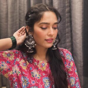 Neha Saxena Instagram - 🌷