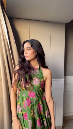 Neha Saxena Instagram - ☘️🌺
#summeroutfit #floral