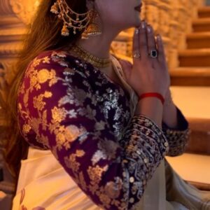 Neha Saxena Instagram - Peace Prayer Power Positivity Prosperity🛕🕉🚩🔱

With the grace of God, I visited BAPS @abudhabimandir . I just don't have words to express how blessed and peaceful I felt.

Must Visit 🚩🛕🕉🔱🙏🧿

@nehasaxenaofficial @teamnehasaxena
#nehasaxena #godsblessedchild😇 #trendingreels #instagram #trending #reels #instagood #dubai #abudhabi #baps #mandir #hindu #sanatan #dharma #vishwaas #pooja #bhagwan #aastha #shakti #shanti #prathana #aarti #gratitude #forever #iloveuall #godblessusall #jaimatadi #omnamahshivaya #omsairam 🕉🔱🙏🛕🚩🧿♥️