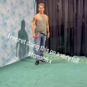Neil Newbon Instagram - Loved goofing around with @blue_owlz_medic at @fanexpochicago  but man I ate too much at lunch to do this haha x thanks to everyone who has sent me well wishes for my birthday and for showing love and support generally - am very grateful to you all x thanks to @celebritytalentbooking as always x