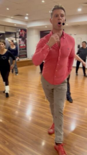 Neilas Katinas Instagram - Rumba, Samba, Cha Cha Cha y Jive
Estos son los 4 ritmos que aprenderás  con @neilaskatinas de Ballroom Social en @lets_dance_by_neilas 
Planes desde 4 clases al mes x $49.000
Lunes a Jueves 19:30hrs
Vitacura 3600 @hotel.director 
 569 9632 0683
www.neilaskatinas.com
#neilaskatinas #letsdance #nosvemosbailando
