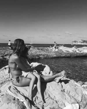 Nela Pocisková Instagram - Our last day here 🌊💙

#family #sealovers #exploringtheworld