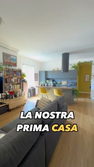 Neva Leoni Instagram - Oggi è un anno che siamo nella nostra prima casa di proprietà. Siamo entrati che era da rifare tutto: pavimenti, impianti idraulici, elettrici ecc…Abbiamo buttato giù e tirato su mura e l’abbiamo arredata esattamente come volevamo noi ♥️ 🏠 Oggi ovviamente appartiene totalmente ai gatti.

Un ringraziamento particolare al nostro architetto @egual e alla cucina di @bellocchioarredamenti