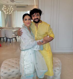 Nia Sharma Instagram - Ye meraaa Bhai hai Mein iski Behenn hooonnnnn 😅 aur ye Hamaraaaaaa Raksha Bandhan🥰💯 

Thanks for the Beautiful suit @narayanivastra