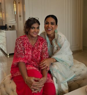 Nia Sharma Instagram - Ye meraaa Bhai hai Mein iski Behenn hooonnnnn 😅 aur ye Hamaraaaaaa Raksha Bandhan🥰💯 

Thanks for the Beautiful suit @narayanivastra