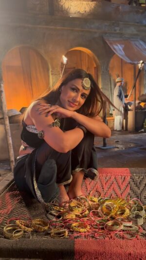 Nia Sharma Instagram - Girls when they’re in love 😻🥰😉 

 #bts @mayankchintawar 😉
#suhaganchudail