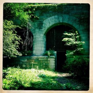 Nicholas Britell Instagram - Upper West Side mysteries #nyc #riversidepark