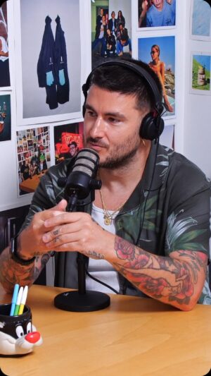 Nick Cerioni Instagram - E se la scienza non fosse altro che spiritualità spiegata e la spiritualità scienza non ancora scoperta?  Perché ci ostiniamo a dividere le due cose come se fossero ossimoriche? Parliamo di questo e tanto altro con @kci_matteobarbanente del @kabbalah_centre_italia in questo episodio di Is it Sexy. Link alla puntata nelle storie ✨

@est_radio @orbita_____