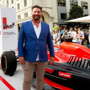 Nick Knowles Instagram - Yesterday I raced @paul_diresta on a race sim and it was so much fun. It’s all free and in @coventgardenldn all weekend.

Thank you @lenovo_uki 

Swipe to see me as an Ai F1 racing driver😂