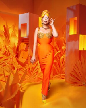 Nicky Doll Instagram - And one last Nicky Mail to wish you a fab summer. xoxo, N 💋

Un dernier Nicky Mail pour vous souhaiter un superbe été! xoxo, N 💋

Shot by @ranobrac 
HMU @juliencharlierparis 
Nails @lapetitejesse 
Jewelry @ampedaccessories 
Dress Haus of Doll 
Shoes @louboutinworld