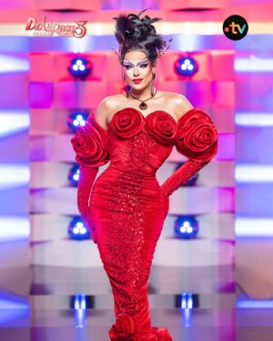 Nicky Doll Instagram - Roses are RED 
Violets are BLUE 
Pour la Comédie Musidrag 
@watchoutforthetornado et @woodkidmusic se joignent à nous 🌹
#DragRaceFrance tous les vendredis dès 19h sur la plateforme @france.tv et à partir de 22h55 sur France 2
———
Roses are RED
Violets are BLUE 
In @dragrace_france this week
The Rusical is what we DO! 

With extra special guests: @watchoutforthetornado & @woodkidmusic 🌹

Available worldwide on @wowpresentsplus