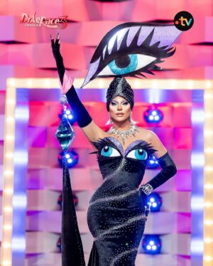 Nicky Doll Instagram - Eye see you 🧿

✨ Une Étoile de l’Opéra et une Star de cinéma, rien que ça ! Les extraordinaires Guillaume Diop et Virginie Efira sont aux premières loges du Talent Show cette semaine ! 

#DragRaceFrance tous les vendredis dès 19h sur la plateforme @france.tv et à partir de 22h55 sur France 2 🏁
—————
✨ The sensational @guillaumediop 🩰 and the iconic @efira_virginie 🎬 join us for this legendary episode 2 of @dragrace_france season 3! On @france.tv and worldwide on @wowpresentsplus 👠