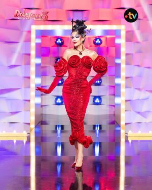 Nicky Doll Instagram - Roses are RED 
Violets are BLUE 
Pour la Comédie Musidrag 
@watchoutforthetornado et @woodkidmusic se joignent à nous 🌹
#DragRaceFrance tous les vendredis dès 19h sur la plateforme @france.tv et à partir de 22h55 sur France 2
———
Roses are RED
Violets are BLUE 
In @dragrace_france this week
The Rusical is what we DO! 

With extra special guests: @watchoutforthetornado & @woodkidmusic 🌹

Available worldwide on @wowpresentsplus