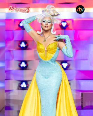 Nicky Doll Instagram - Jamais 2 sans 3 ⚡️🩵

La grande première de #DragRaceFrance saison 3 c’est vendredi 31 mai dès 19h sur la plateforme @france.tv et à partir de 22h55 sur France 2 !
Retour en famille @daphneburki & @kiddysmile et nos invités spéciaux le fantastique @charlesdevilmorin et l’icône elle même @jeniferofficiel !

——

@dragrace_france Season 3 Grand Premiere is TOMORROW on @wowpresentsplus 👠