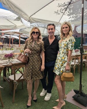 Nicky Hilton Instagram - Perfect mother/daughter weekend in Aspen to fête the opening of the @oscardelarenta pop up. 👭🌳⛰️