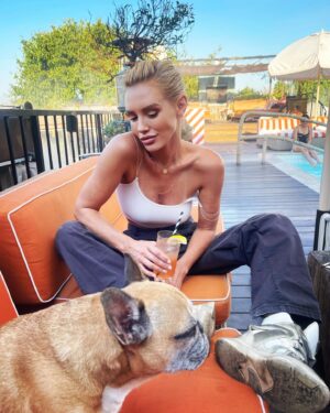 Nicky Whelan Instagram - I have not stopped traveling, working and celebrating since January. My bones need some rest 🤹🏼‍♂️🥜🙋🏼‍♀️