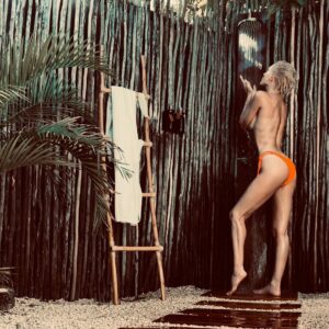 Nicky Whelan Instagram - How do I get myslef an outdoor  shower in West Hollywood 🧐 #tulumlifestyle 😎