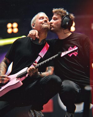 Nico Sallach Instagram - 𝙲𝚊𝚞𝚜𝚎 𝚎𝚟𝚎𝚛𝚢 𝚝𝚒𝚖𝚎 𝚠𝚎 𝚝𝚘𝚞𝚌𝚑… 🫶🏻 
Sometimes our shows are just full of love! 💕📷 by @pastakeda 

#electriccallboy #tekkno
