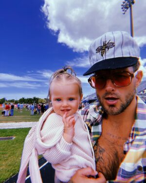 Nico Tortorella Instagram - coniglietti felici. buona pasqua. @bethanycmeyers @apw_mom