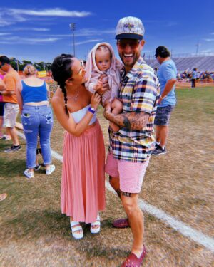 Nico Tortorella Instagram - coniglietti felici. buona pasqua. @bethanycmeyers @apw_mom