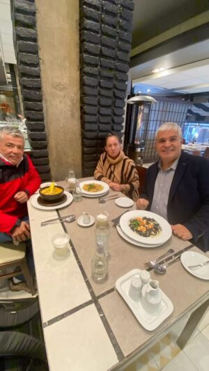 Nicolás Larraín Instagram - Con los capos de IVAL ladrillos plásticos 97 852 5632