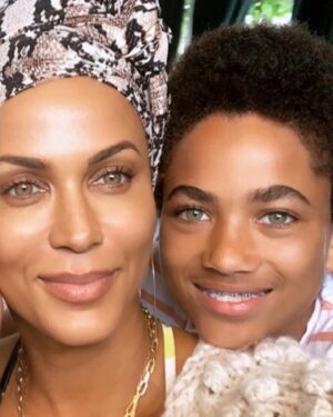 Nicole Ari Parker Instagram - Meanwhile… this is all I see…☺️ @nico.kodjoe 

October 2019 😭 #timefliesfriday