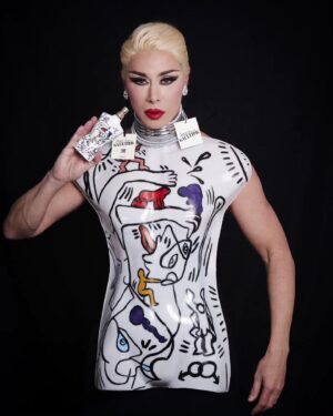 Nicole Gaultier Instagram - Feliz #pride para tod@s!!! Vivan libres y felices , chic@s  Tienen  que conocer la nueva fragancia de @jeanpaulgaultier edición limitada #PaintYourPride #JPGLovesKeithHaring , les dejo link en mis historias 

PH @retrabookpro