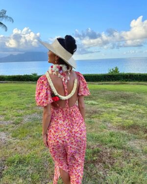 Nicole Scherzinger Instagram - It’s always such a blessing to come back home. To be with ohana. The aina, kai. To ground me. Reconnect, remind me-what’s most important. Family. Faith. And being in the moment. 🤍 🌊