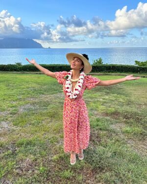 Nicole Scherzinger Instagram - It’s always such a blessing to come back home. To be with ohana. The aina, kai. To ground me. Reconnect, remind me-what’s most important. Family. Faith. And being in the moment. 🤍 🌊