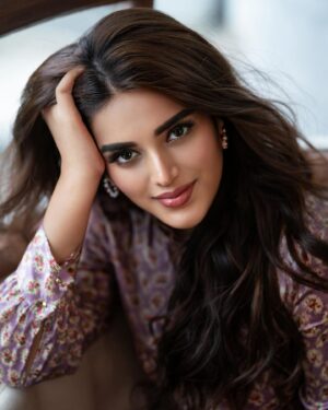 Nidhhi Agerwal Instagram - Happy Sunday 💜