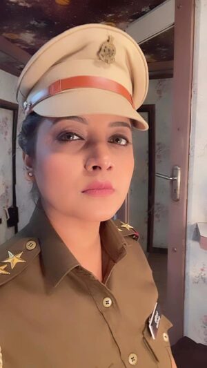 Nidhi Uttam Instagram - Uniform aisi pehno , ki 4 log salute maarein🫡🫡🫡🫡
A salute to all the police force of our country who 
guard us & keep us safe👏👏 
  I always had a dream of wearing armed force / police uniform & finally got the opportunity to adorn it proudly in my next project!
Thanks @priyanka.keni15 & shehzaad dada for arranging the best outfit for me😇🤘 
Stay tuned for more updates🤫
Also comment & tell me how does the uniform suit me🙈😎

#singham #ladysingham #acp #shootdiaries #uniform #nidhiuttam